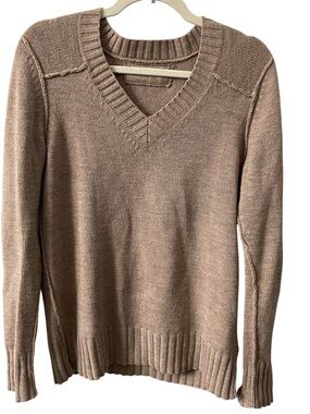 BANANA Republic Wool V-Neck Long Sleeve Sweater in Taupe S/M